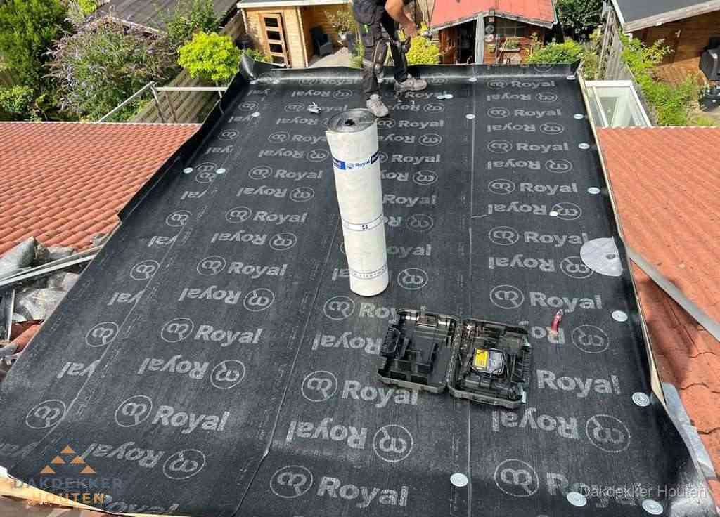 Dakrenovatie met Royal onderdak op plat dak in Houten Dakrenovatie met Royal onderdak op plat dak in Houten