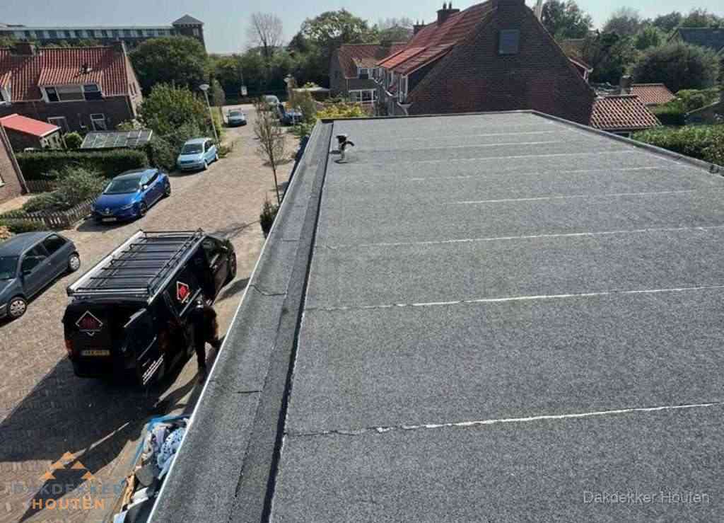 Nieuw bitumen plat dak met uitzicht over landschap in Houten Nieuw bitumen plat dak met uitzicht over landschap in Houten